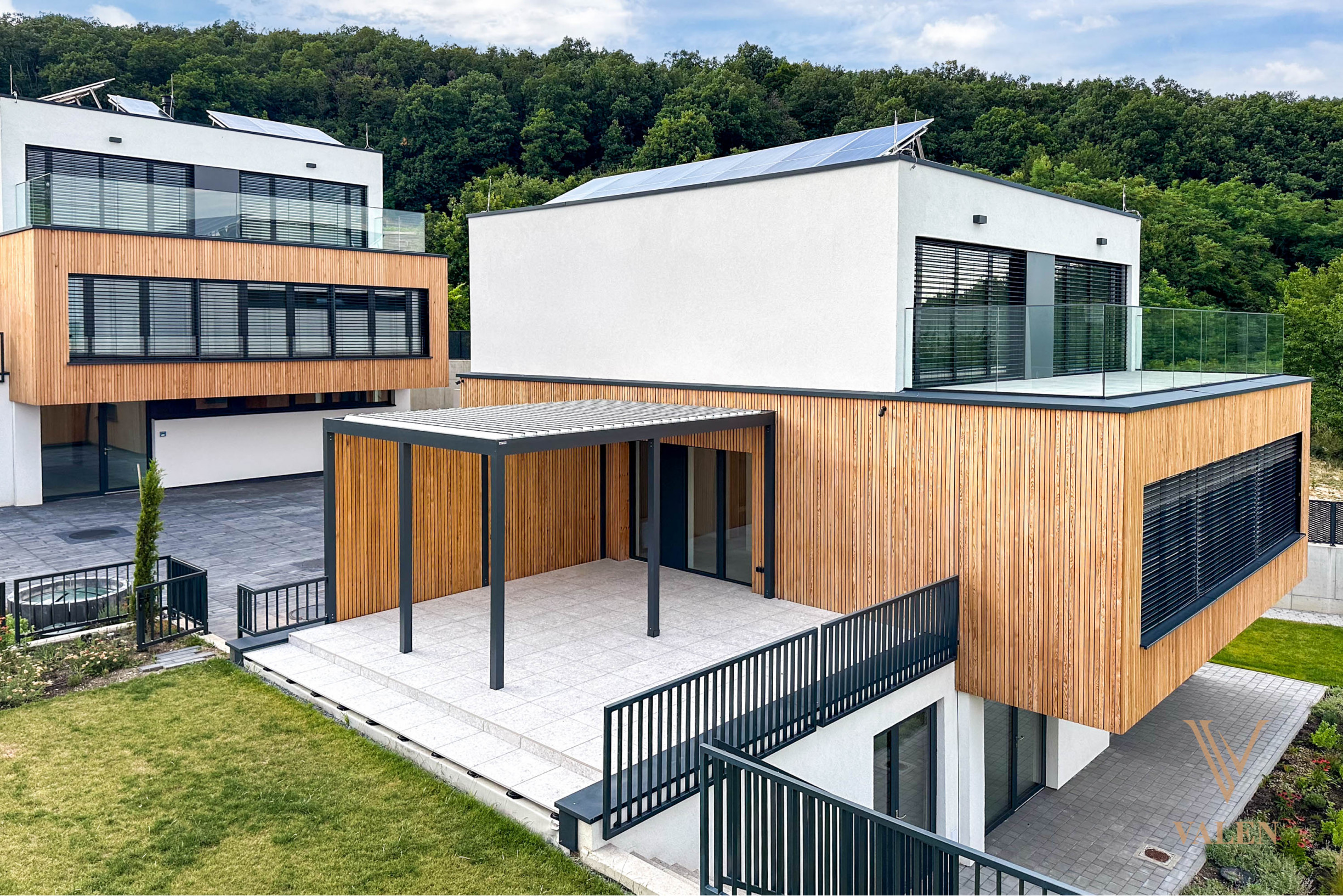 Vila 1 – exteriér s prestrešenou terasou a výhľadom