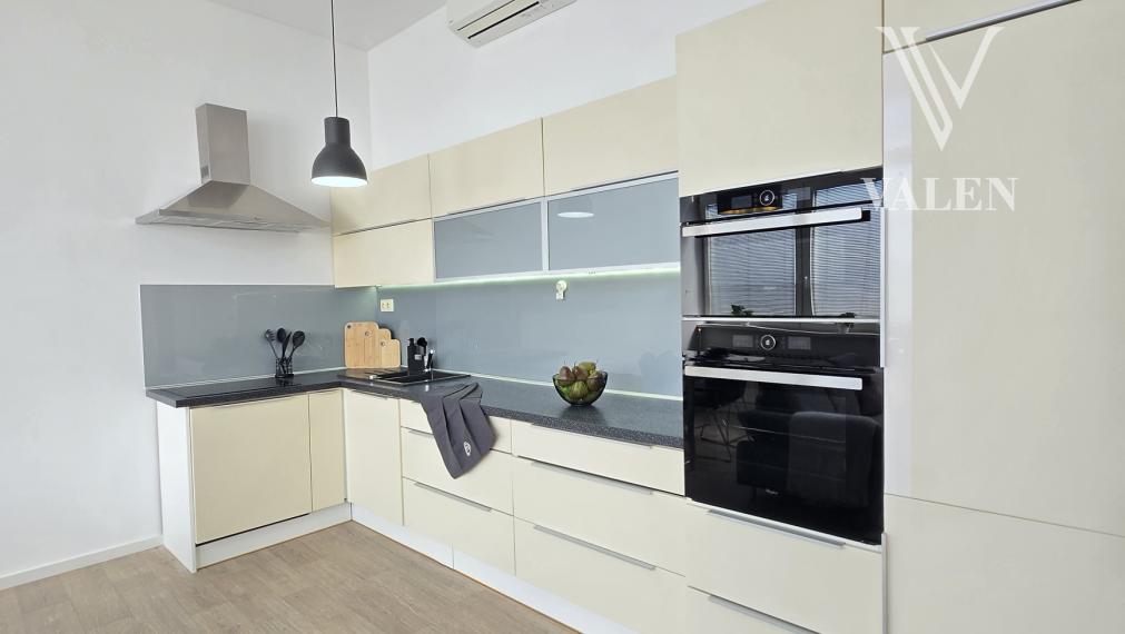 VALEN | Priestranný 3i byt s krásnym výhľadom na Stromovej, Kramáre