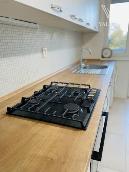 VALEN | Priestranný 3-izbový byt na prenájom v centre Petržalky