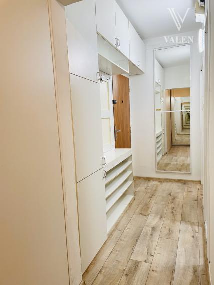 VALEN | Priestranný 3-izbový byt na prenájom v centre Petržalky