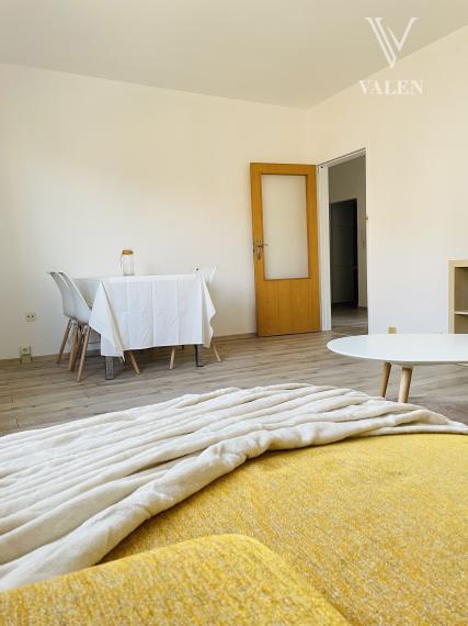 VALEN | Priestranný 3-izbový byt na prenájom v centre Petržalky