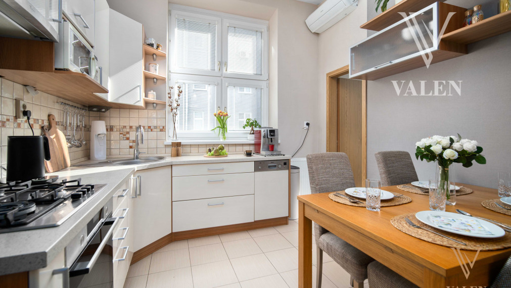 VALEN | Vzdušný 4,5 izbový byt s vysokými stropmi v srdci Bratislavy