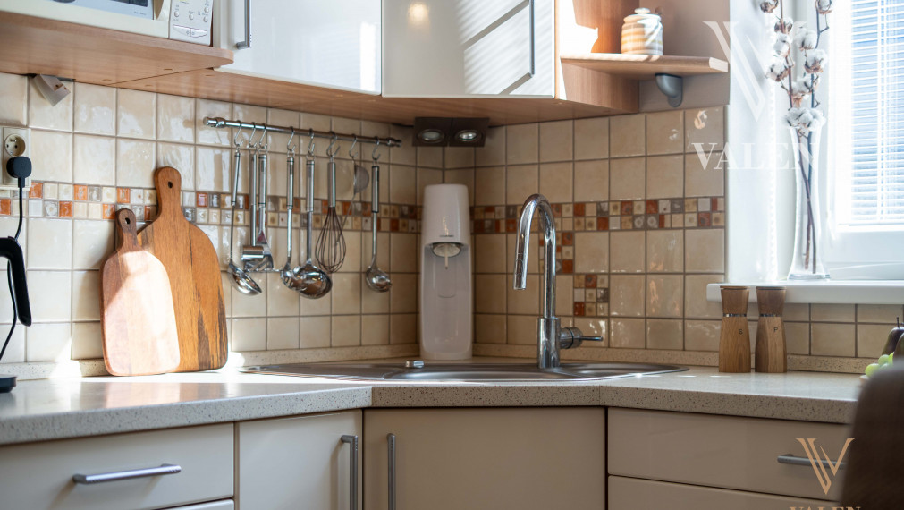 VALEN | Vzdušný 4,5 izbový byt s vysokými stropmi v srdci Bratislavy