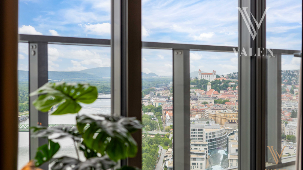 VALEN | Luxusný 2 izbový byt s výhľadom na hrad v projekte EUROVEA TOWER