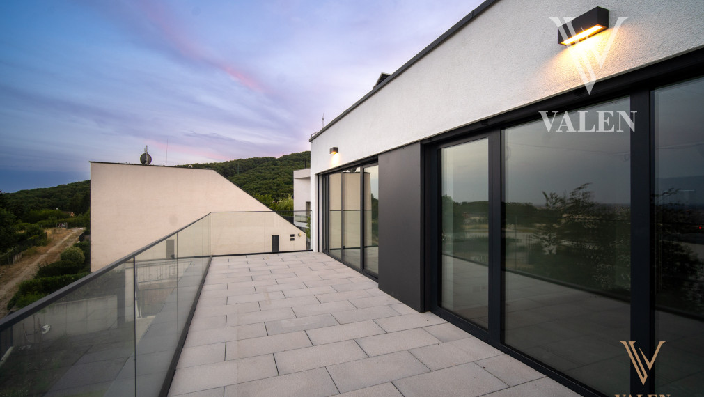 VALEN | Dvojica exkluzívnych víl s krásnym výhľadom na mesto