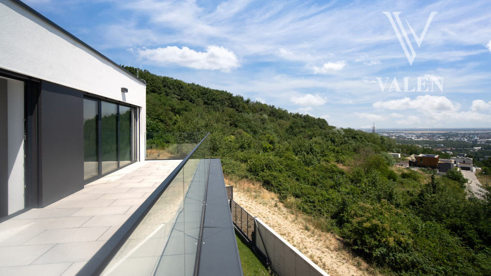 VALEN | Exkluzívny viladom 2 s krásnym výhľadom na mesto