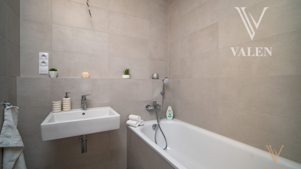 *REZERVOVANÝ* VALEN | Pekný priestranný 2i byt s balkónom v projekte Bory