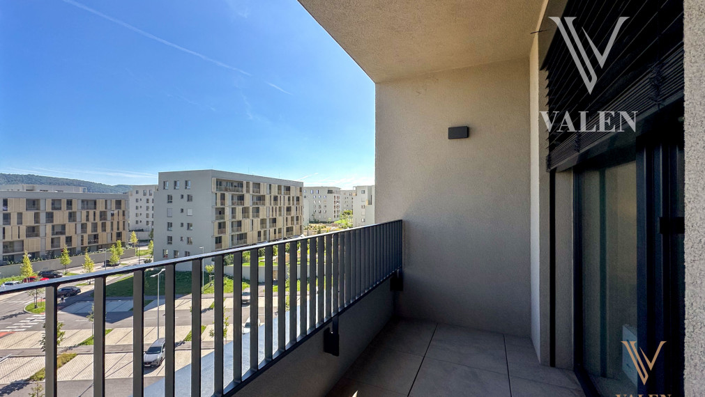 *REZERVOVANÝ* VALEN | Pekný priestranný 2i byt s balkónom v projekte Bory