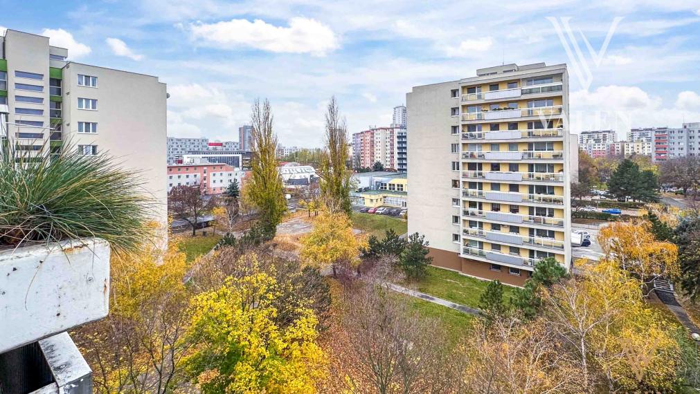 VALEN | Priestranný 2-izbový byt na predaj na Prešovskej,  BA II.