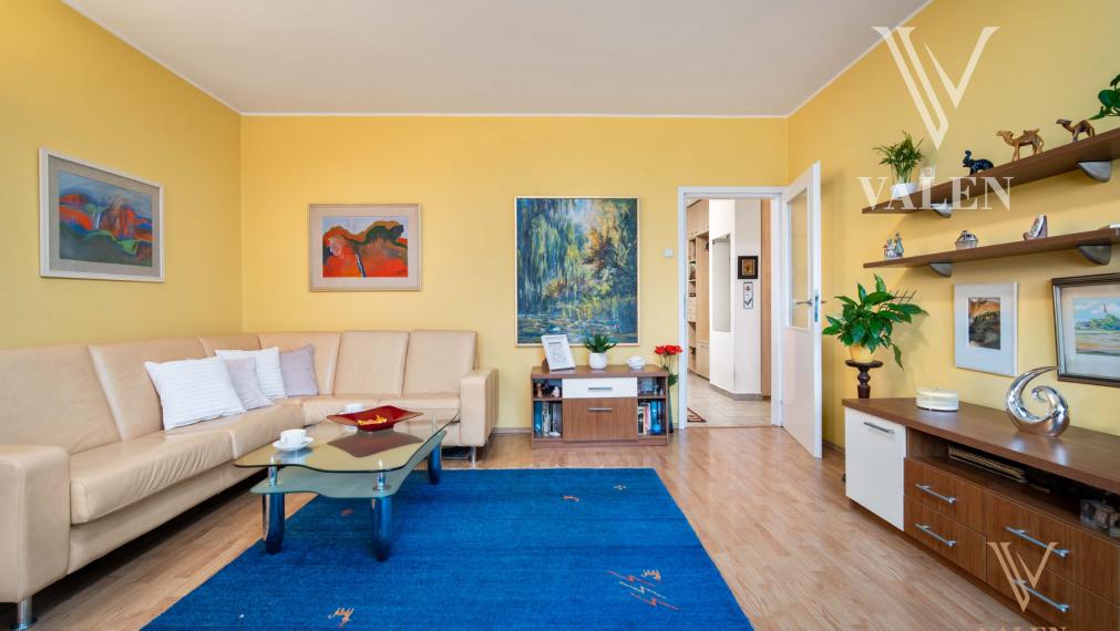 VALEN | Priestranný 2-izbový byt na predaj na Prešovskej,  BA II.