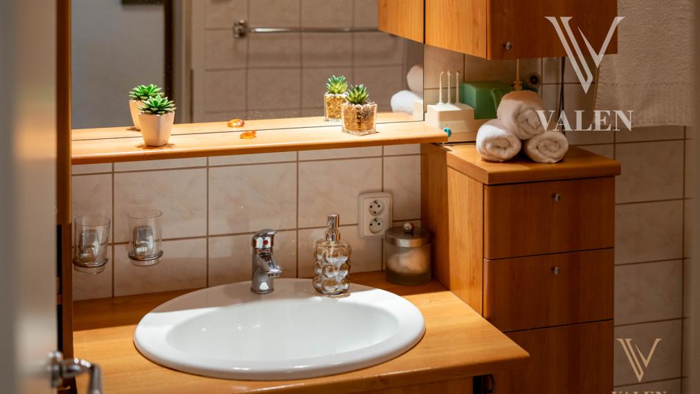 VALEN | Priestranný 2-izbový byt na predaj na Prešovskej,  BA II.