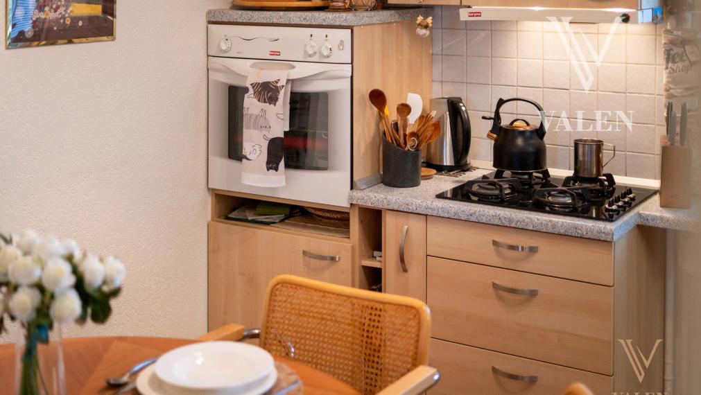 VALEN | Priestranný 2-izbový byt na predaj na Prešovskej,  BA II.