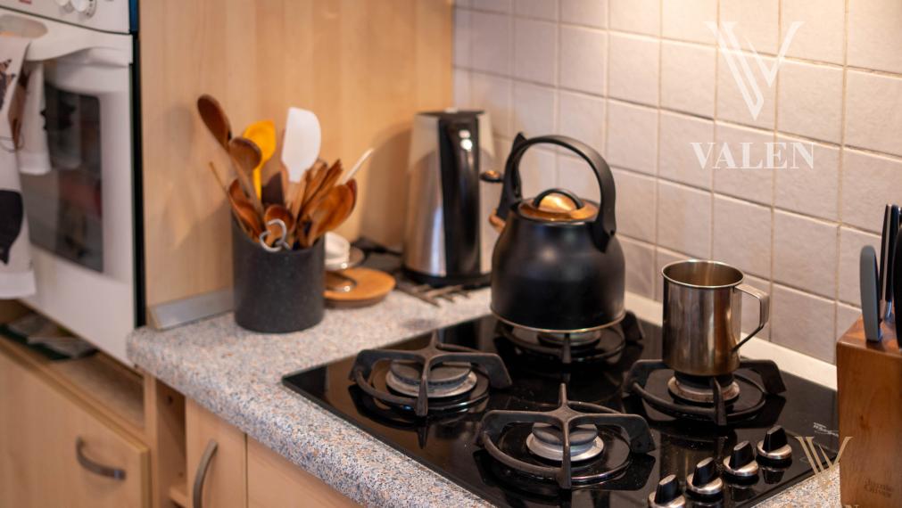 VALEN | Priestranný 2-izbový byt na predaj na Prešovskej,  BA II.