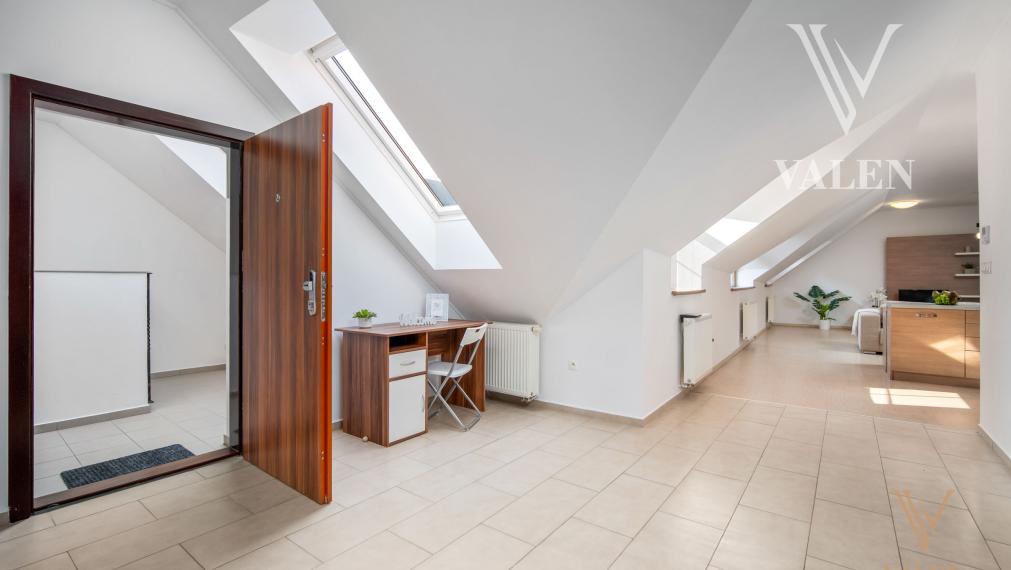 VALEN | Priestranný 3i byt na Obchodnej ulici, Staré mesto - Bratislava