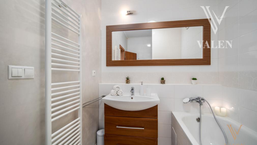 VALEN | Priestranný 3i byt na Obchodnej ulici, Staré mesto - Bratislava