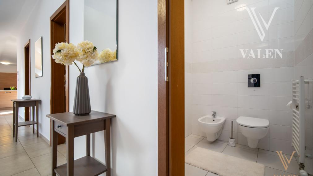 VALEN | Priestranný 3i byt na Obchodnej ulici, Staré mesto - Bratislava