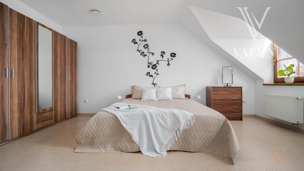 VALEN | Priestranný 3i byt na Obchodnej ulici, Staré mesto - Bratislava