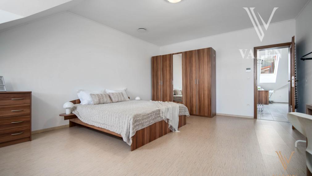 VALEN | Priestranný 3i byt na Obchodnej ulici, Staré mesto - Bratislava