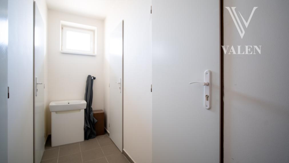 VALEN | Moderný 3-izbový mezonet s parkovaním – Trenčianska