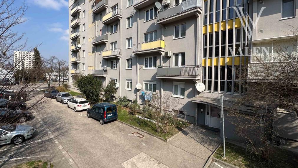 VALEN | Moderný 3-izbový mezonet s parkovaním – Trenčianska