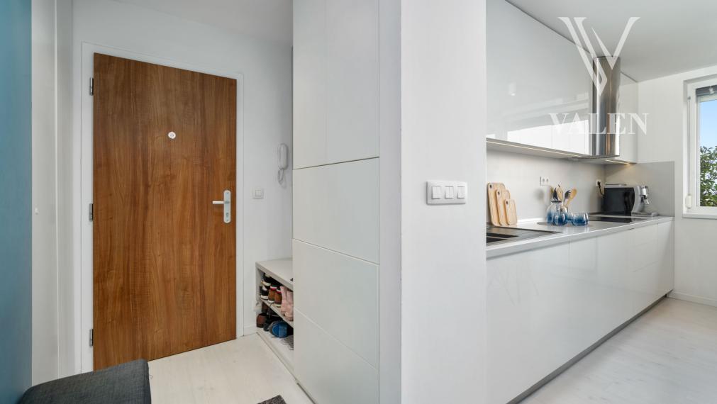 VALEN | Moderný 3-izbový mezonet s parkovaním – Trenčianska