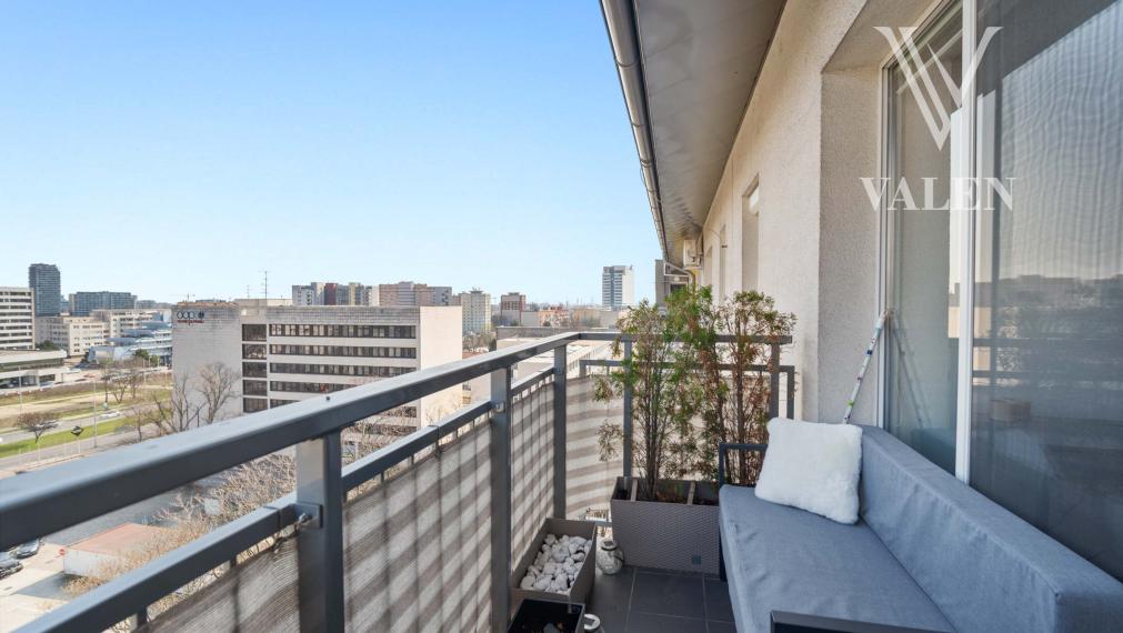 VALEN | Moderný 3-izbový mezonet s parkovaním – Trenčianska