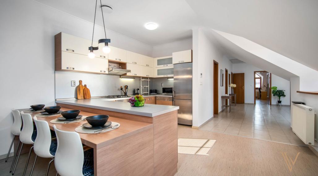 VALEN | Priestranný 3i byt na Obchodnej ulici, Staré mesto - Bratislava