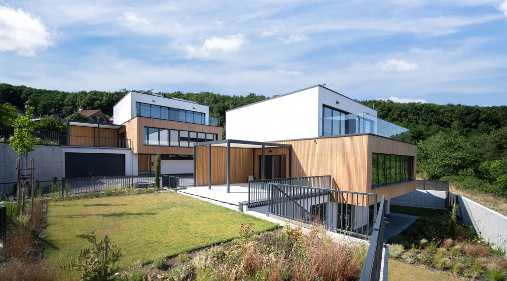 VALEN | Dvojica exkluzívnych víl s krásnym výhľadom na mesto