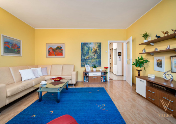 VALEN | Priestranný 2-izbový byt na predaj na Prešovskej,  BA II.