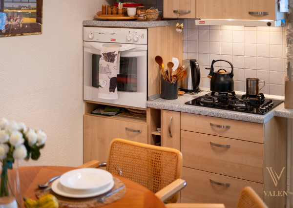 VALEN | Priestranný 2-izbový byt na predaj na Prešovskej,  BA II.