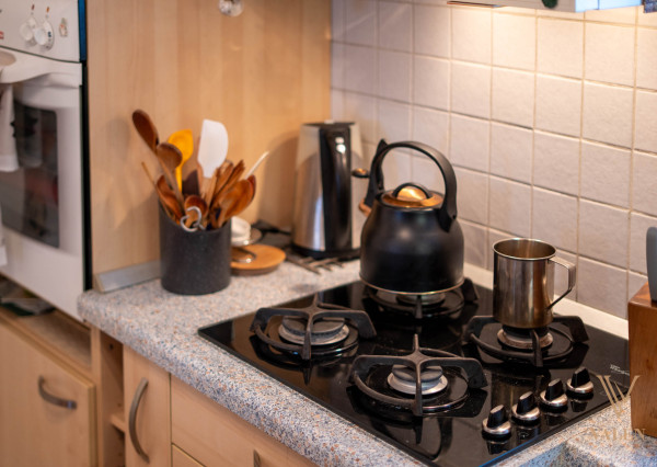 VALEN | Priestranný 2-izbový byt na predaj na Prešovskej,  BA II.