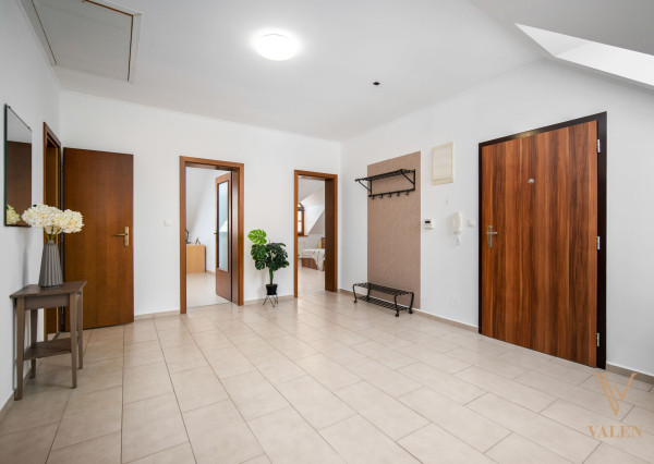 VALEN | Priestranný 3i byt na Obchodnej ulici, Staré mesto - Bratislava