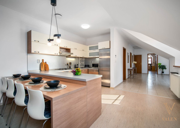 VALEN | Priestranný 3i byt na Obchodnej ulici, Staré mesto - Bratislava